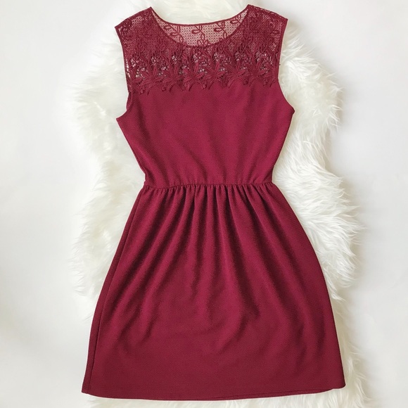 Dresses & Skirts - Lace Detail Dress in Burgundy